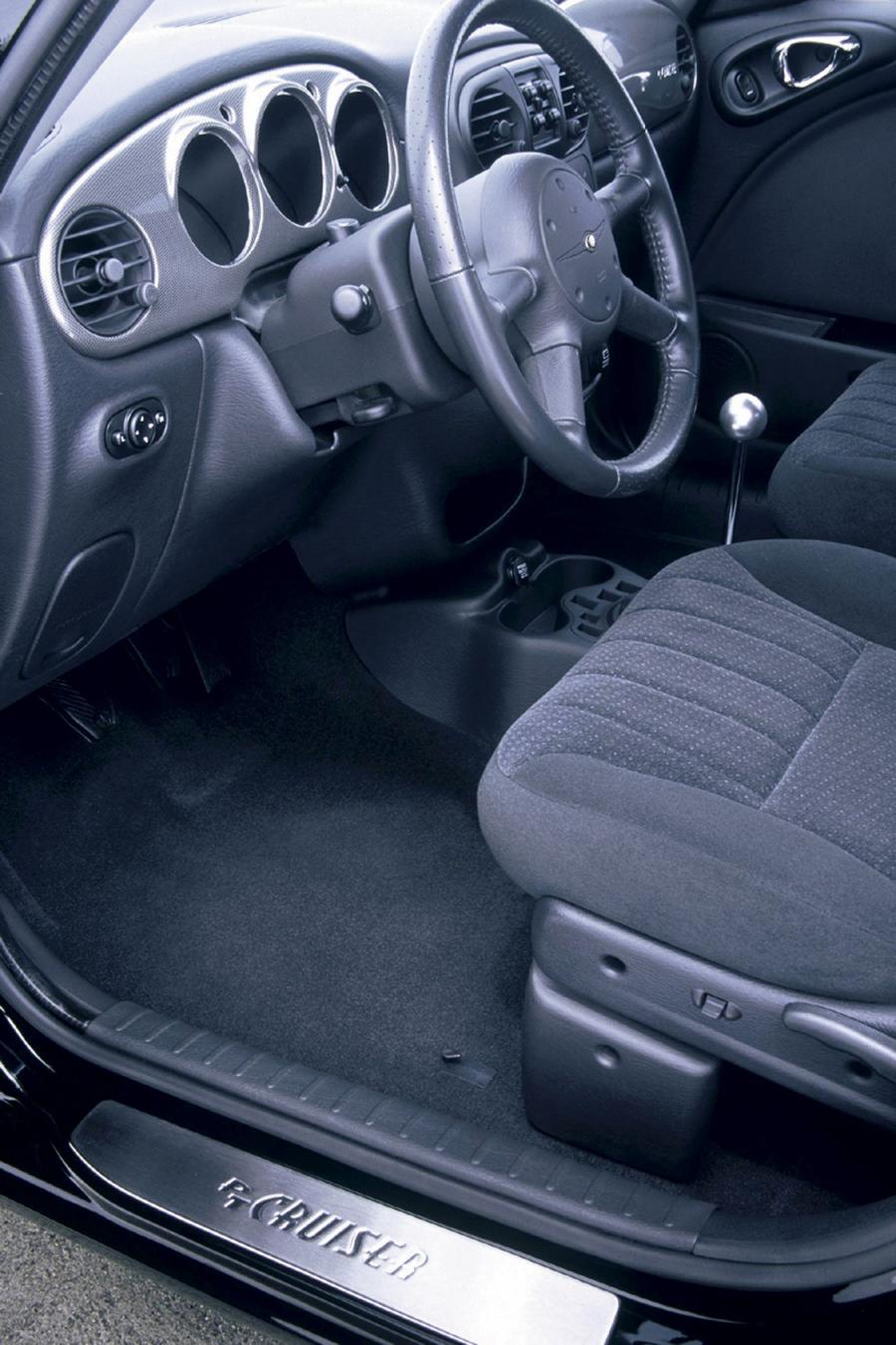 Интерьер Chrysler PT Cruiser 2001 года  (фото 86 из 141)